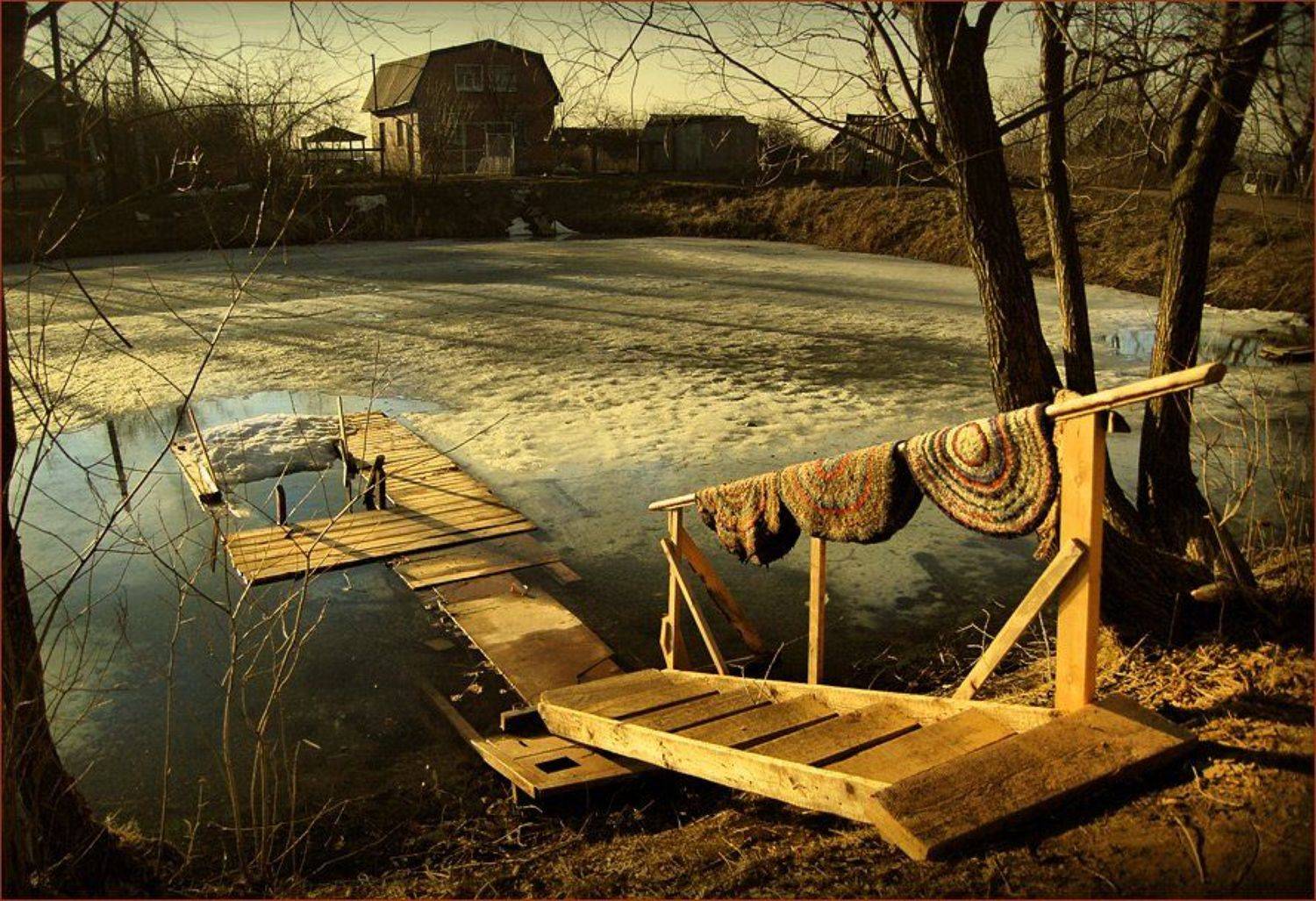 коврики, у церкви, весна, март, 2007, Лариса Лучко