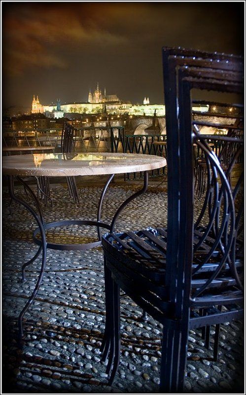 прага, дождь, кафе, стол, стулья, отражение, карлов, мост Прага. После дождя.photo preview