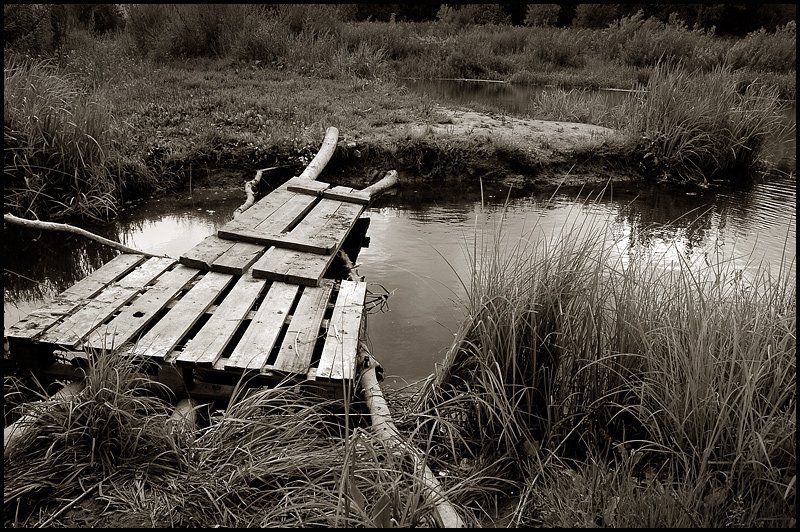 шаткий мост, росиия, лето, 2006 Так трудно порою бывает вернуться назад...photo preview