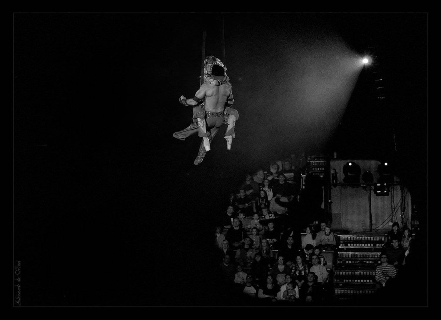 Любовь всегда над.... Автор: Alexandr da Vinci цирк, акробаты, жанр, циркачи, Alexandr da Vinci