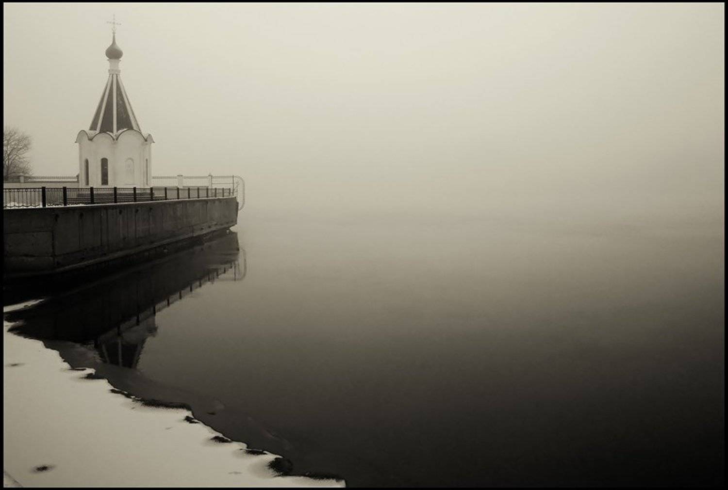 на краю. Автор: Андрей Литов санкт-петербург, нева, зима, туман, Андрей Литов