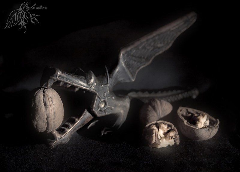 дракон, щелкунчик, орехи, орехокол, ссср, дизайн, натюрморт Я сторожу этот клад...photo preview