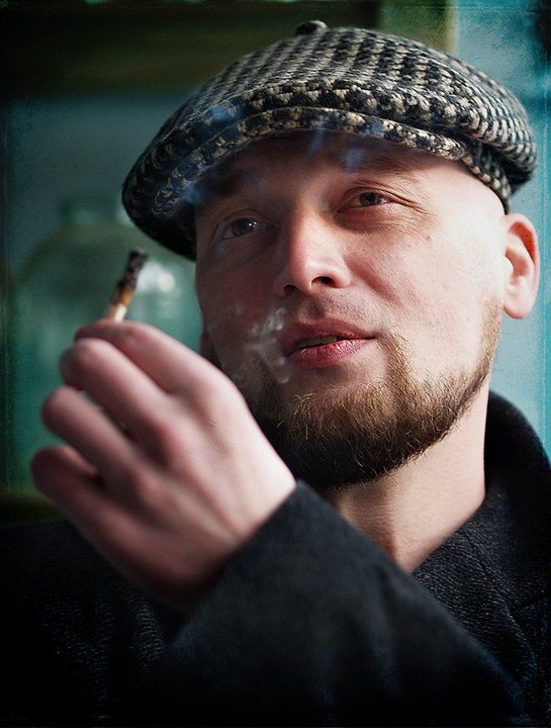 кепка, папироса, курить, разговор, за, жизнь, монолог Sono nato libero - е voglio morire Libего!photo preview