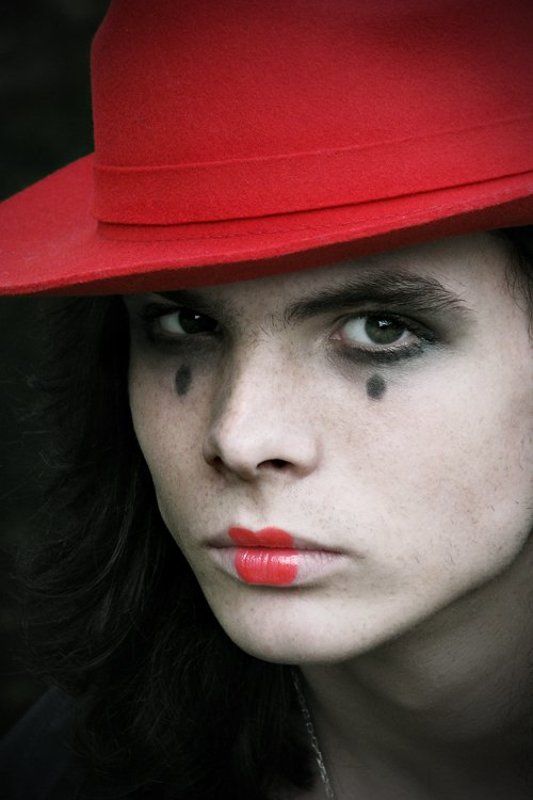 красное и черное, взгляд Красное и черное...photo preview