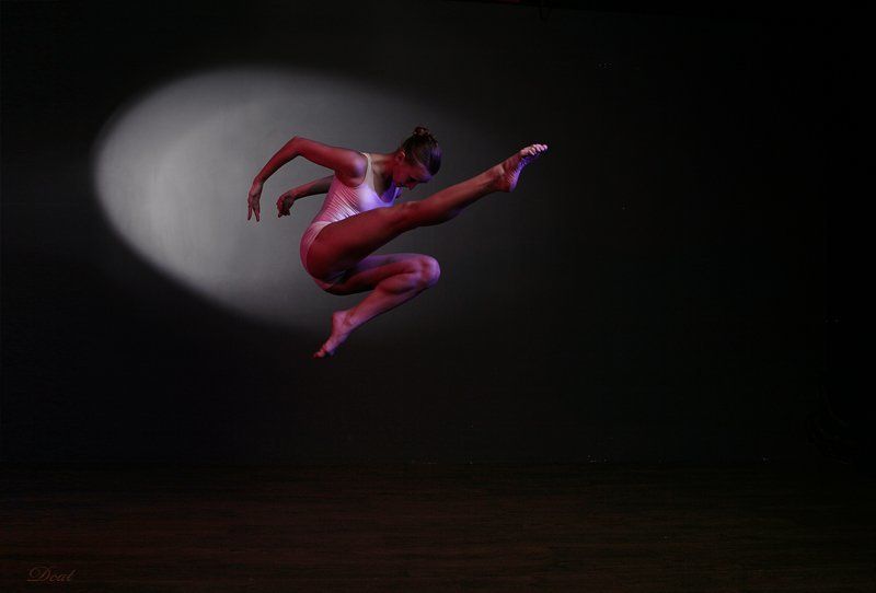 девушка, сон, прыжок, театр, луч, сознание, сцена Ее сныphoto preview