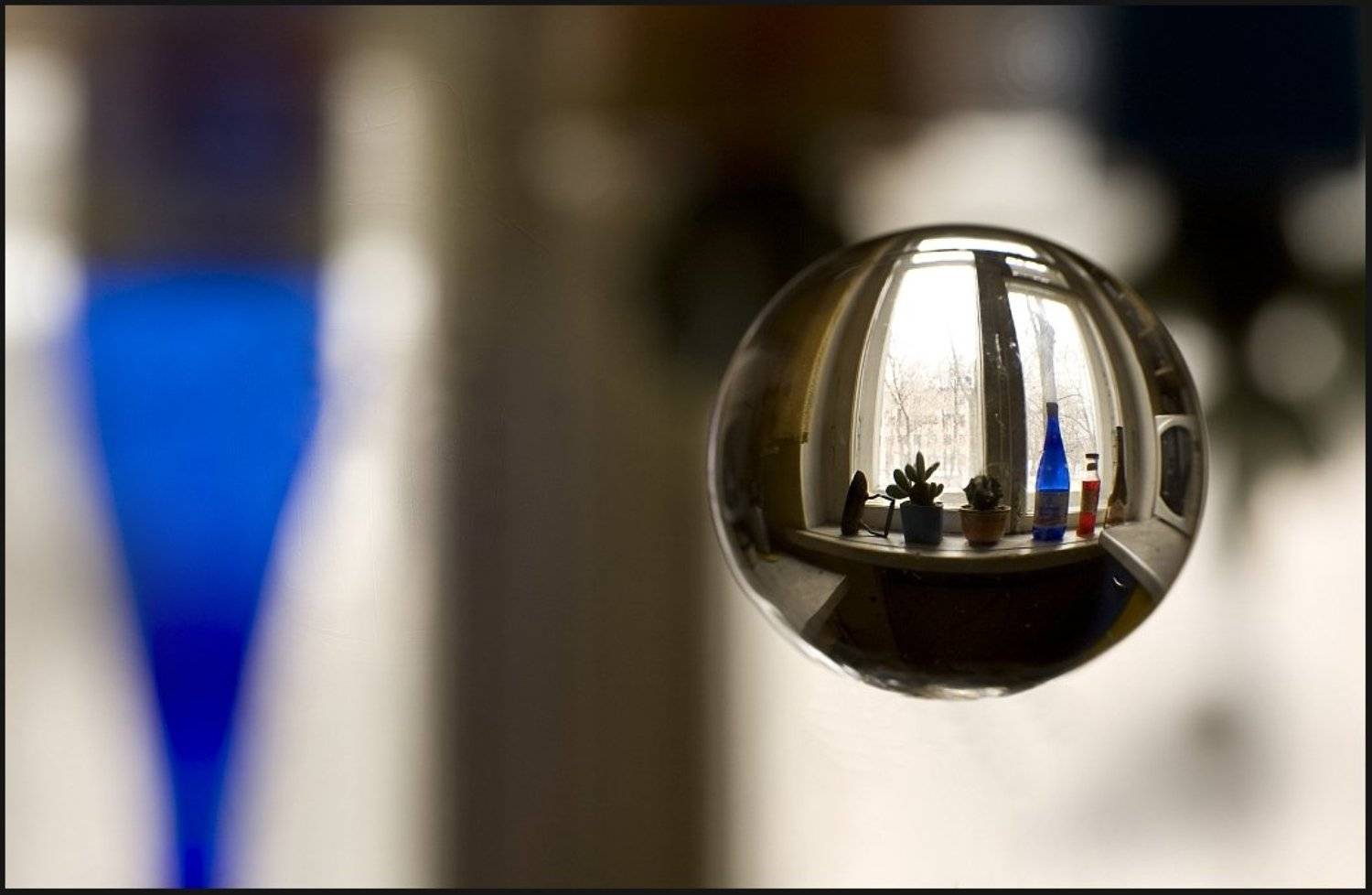 Перевёрнутый мир?. Автор: Эдуард Абаджян , Эдуард Абаджян