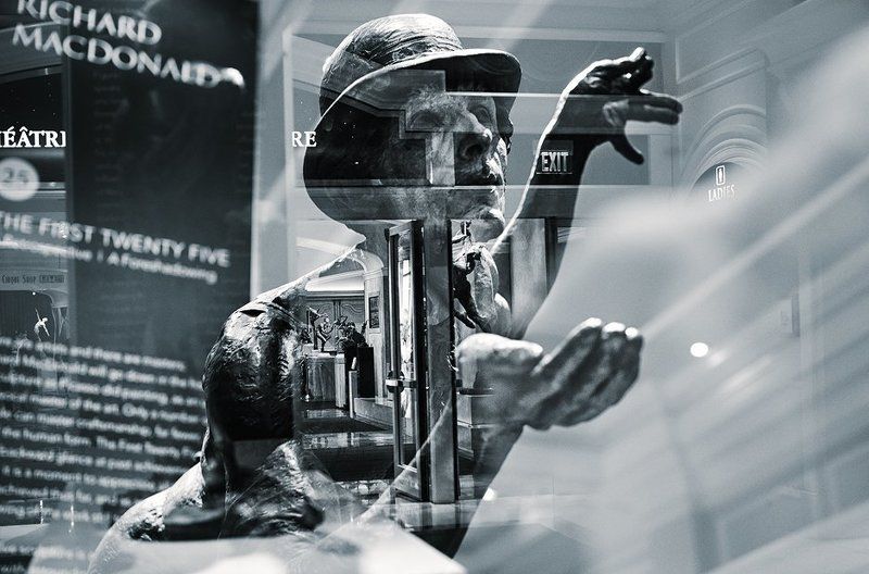 Скульптура Ричарда МакДональда.photo preview