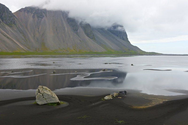вулканический песок, горы, залив, исландия, камни Тишинаphoto preview