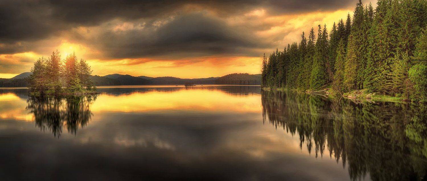 Sunset at Shiroka Poliana Dam. Автор: Albena Markova , Albena Markova