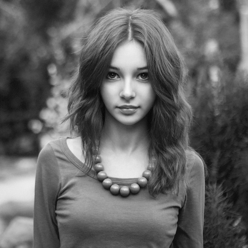 портрет, девушка, женский портрет, смотрит в камеру, черно-белое Marinaphoto preview