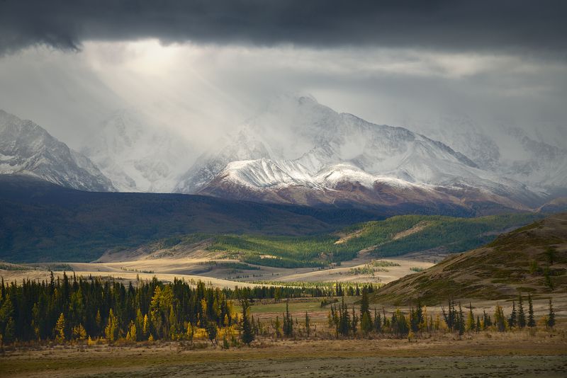 пейзаж, горы, хребет, курай, алтай, непогода, шквал, снег, небо, тревожный, грозный, суровый, ландшафт Приближается снежный шквалphoto preview