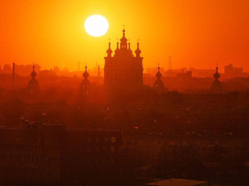 Питер, солнце, длинный фокус Закат за Смольнымphoto preview