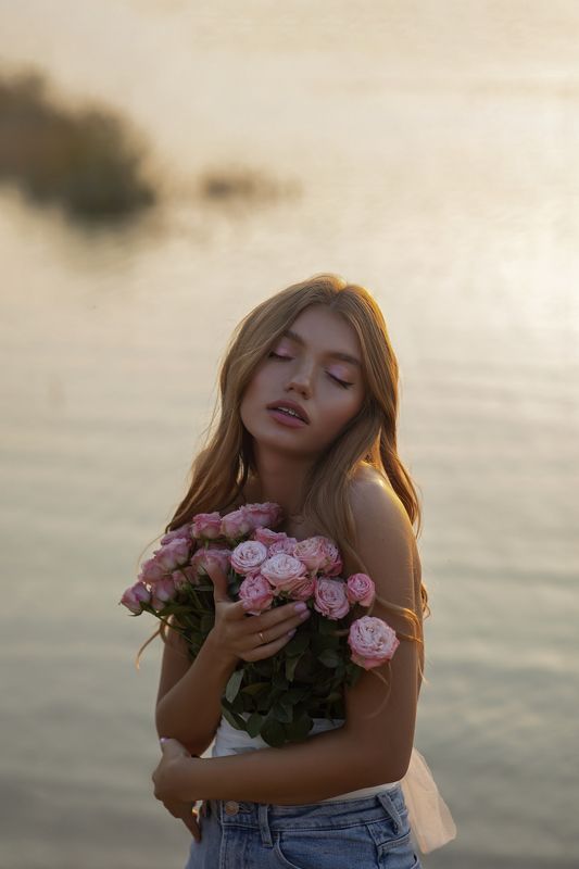 закат озеро девушка закатphoto preview