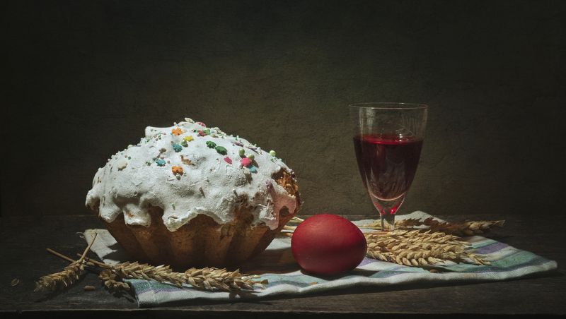 домашний, кулич ,красный,яйцо, вино... Христос Воскресе !photo preview