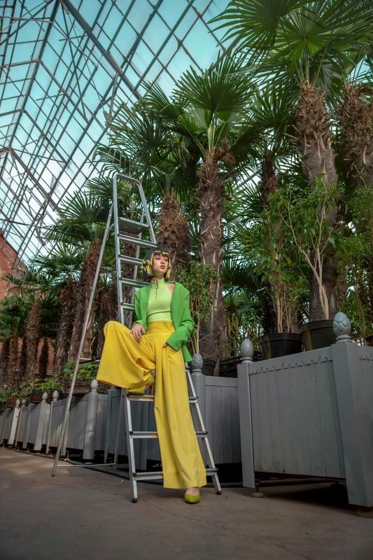 пальма, девушка, цвет, желтый, зелёный, красиво, портрет, лестница, тропики ?photo preview