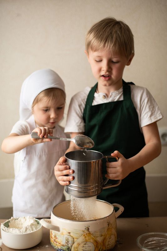 дети, пасха, готовка, домашняя съемка Пасхальные приготовленияphoto preview