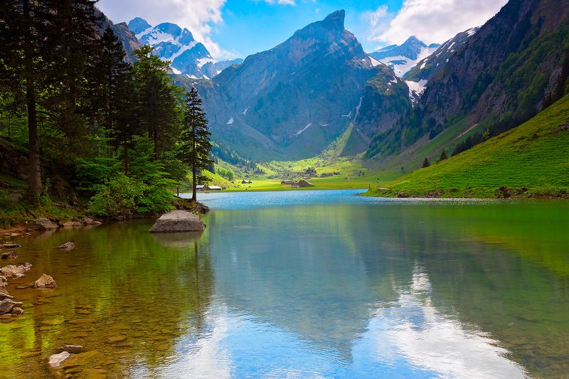 озеро в альпах, швейцария Озеро в Альпах, Швейцарияphoto preview