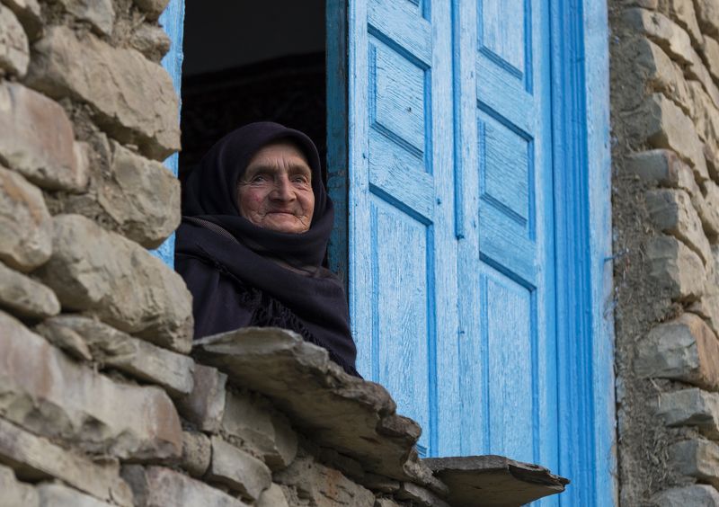 кавказ, дагестан, корода, гуниб, село, аул, дом, традиции, камень, окно, люди, горцы, бабушка, лицо, глаза, взгляд, спокойствие, улыбка, потртет, путешествие Аминатphoto preview