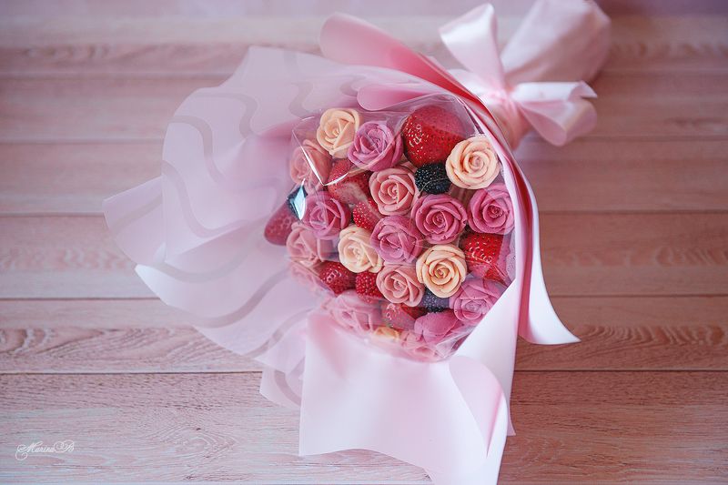 букет, сладости, клубника, виктория, конфеты, цветы Вкусная нежностьphoto preview