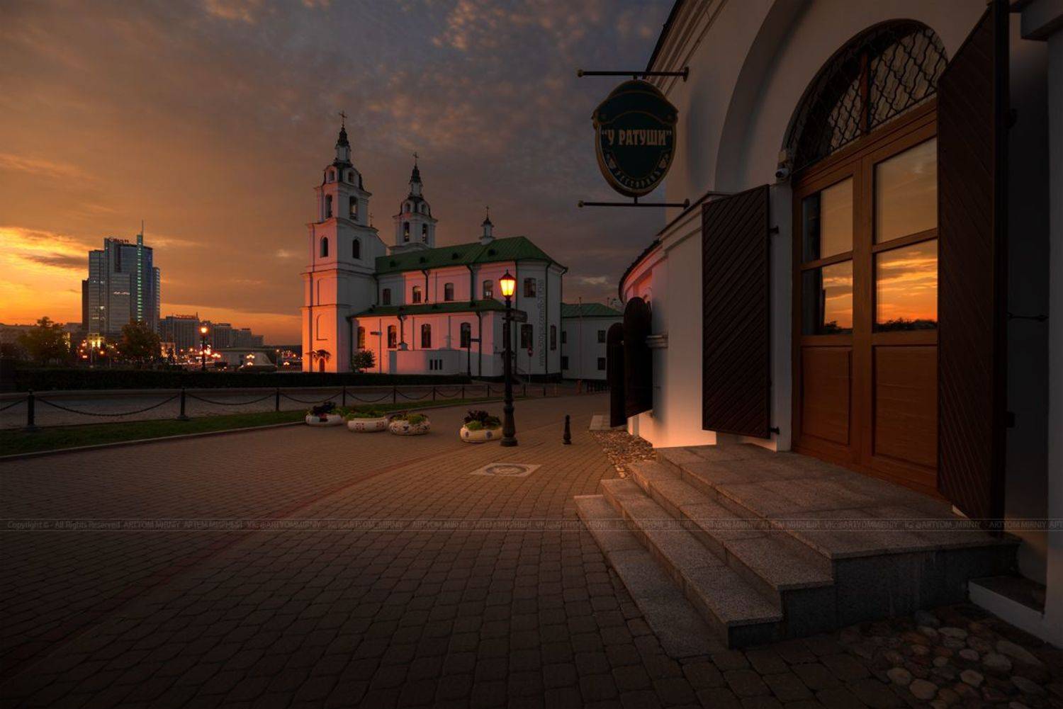 Кафедральный собор Сошествия Святого Духа. Город Минск (Беларусь). Автор: Артём Мирный книга владыка моря, артем мирный, белоруссия, беларусь, собор, рассвет, искусство, art, artyom mirniy, belarus, городской пейзаж,, Артём Мирный