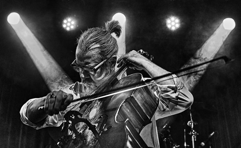 Концертная фотография, топ 20 концертных фотографов, съемка музыкантов, съемка концертов, Денис Калинский Калинский зажигаетphoto preview