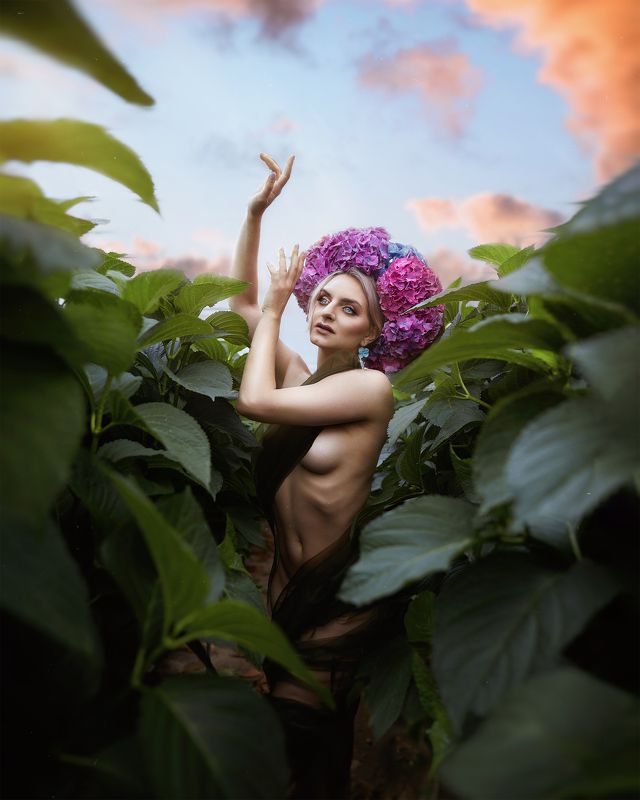 портрет, женщина, девушка, цветы, ню Моя земля родить квіти навіть у найтяжчі часиphoto preview