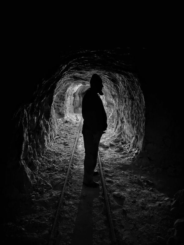 black and white, man, silhouette, cave, work Silhouette man in the cavephoto preview