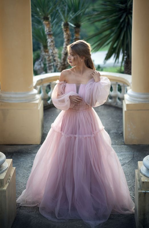 девушка закат парк пышное платье невеста классическая архитектура вечер Кристинаphoto preview