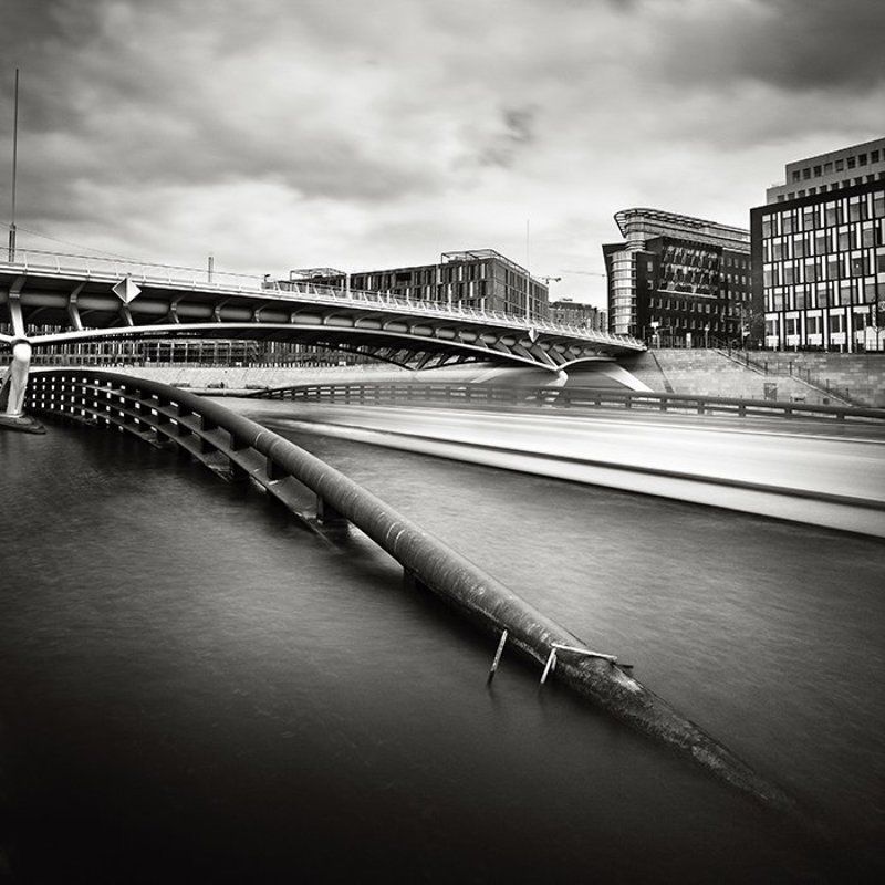 between silence and silencephoto preview