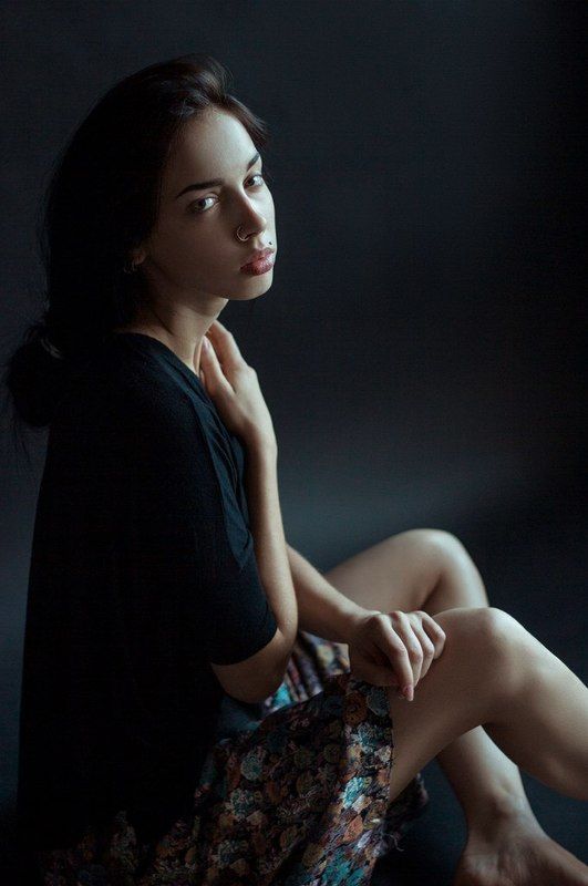 Black, Fashion, Девушка, Дерево, Портрет, Руки, Черный *** фото превью