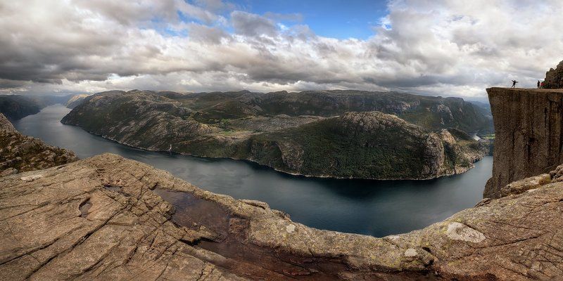 кафедра проповедника, люсе-фьорд, норвегия 600 метров под ногамиphoto preview