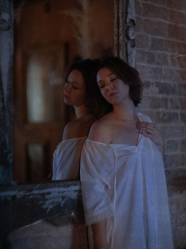Портрет, девушка, русская, ночь, зеркало Майя photo preview