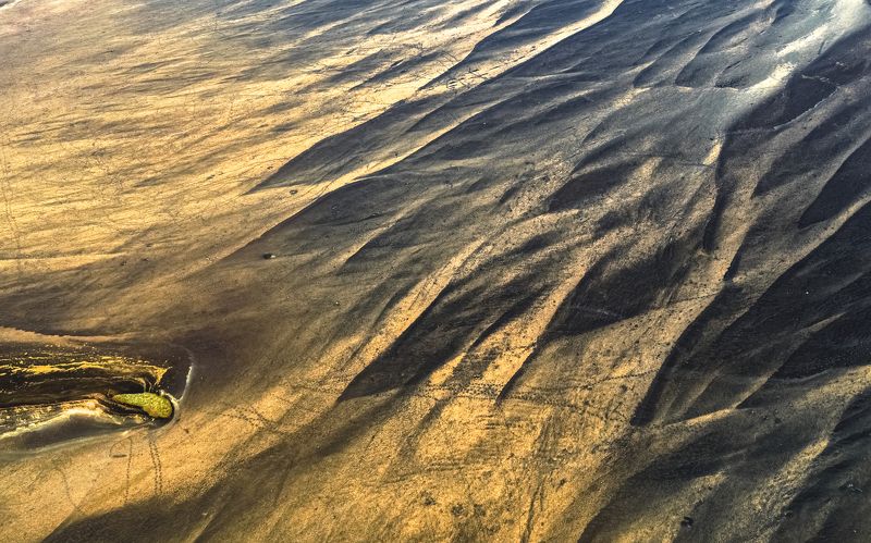 аэрофотосъёмка,пейзаж,река,абстракция Золотая река,чёрные берегаphoto preview