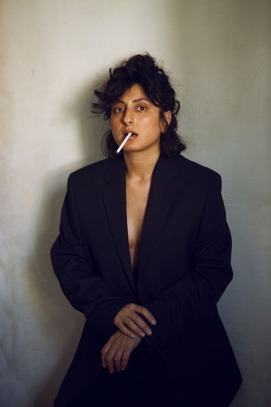 женский портрет, женщина, портрет, сигарета, взгляд photo preview