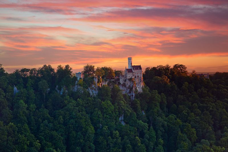 Закат над сказочным замком, Чёрный лес, Германияphoto preview