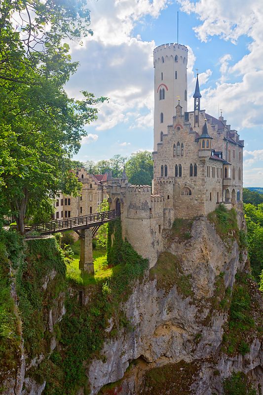 Замок Лихтенштайн, Германияphoto preview