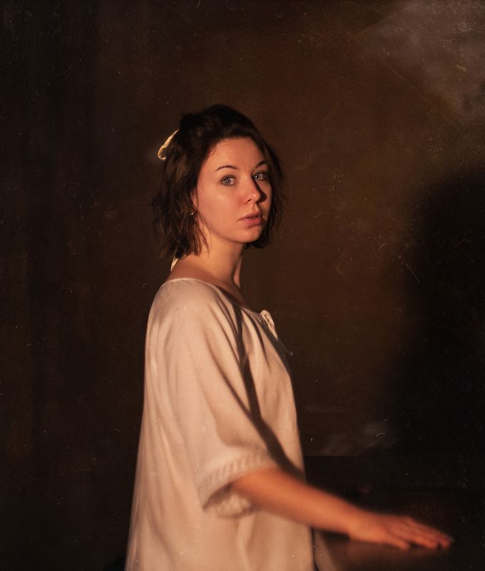 Портрет, девушка, русская, ночь, свеча, гадание, святки Майя. Гаданиеphoto preview