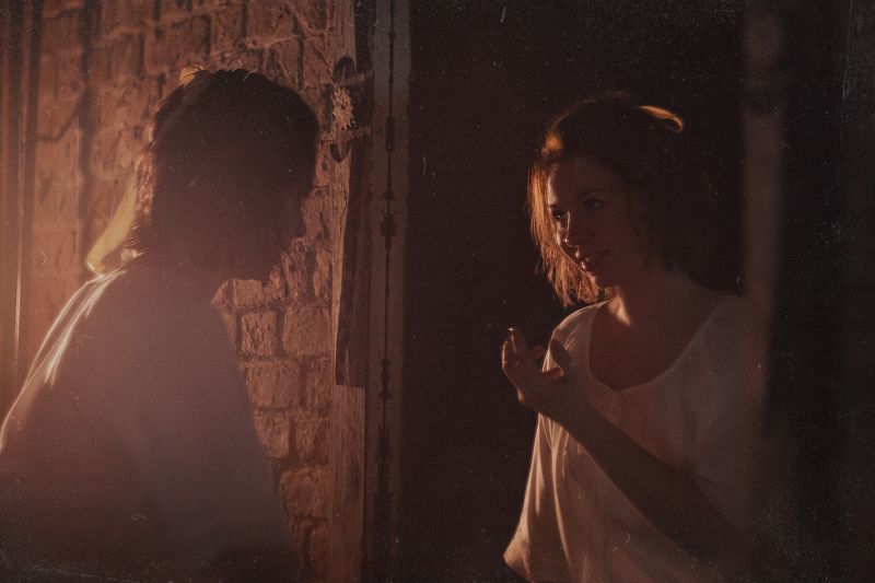 Портрет, девушка, русская, ночь, гадание, святки Гадание. Отражениеphoto preview