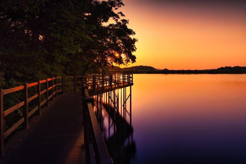 the sunset of the lakephoto preview