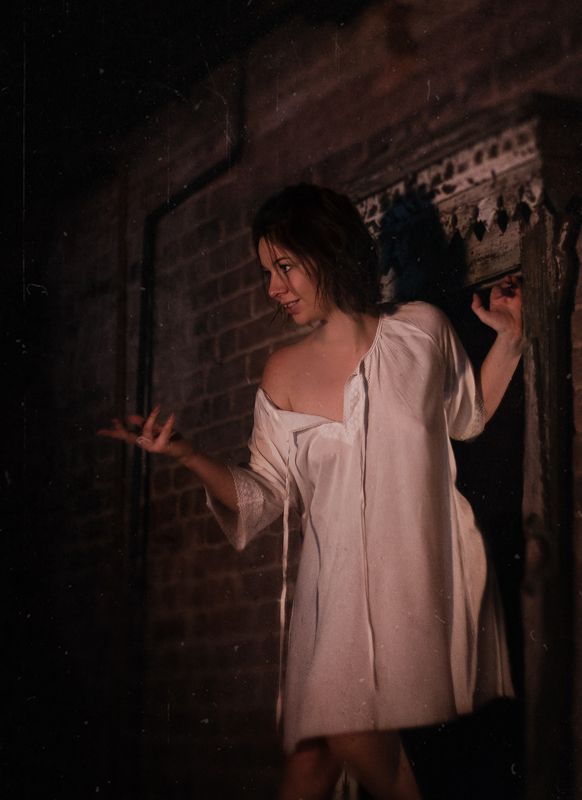 Портрет, девушка, русская, ночь, гадание, святки, призрак Гадание. Отражениеphoto preview