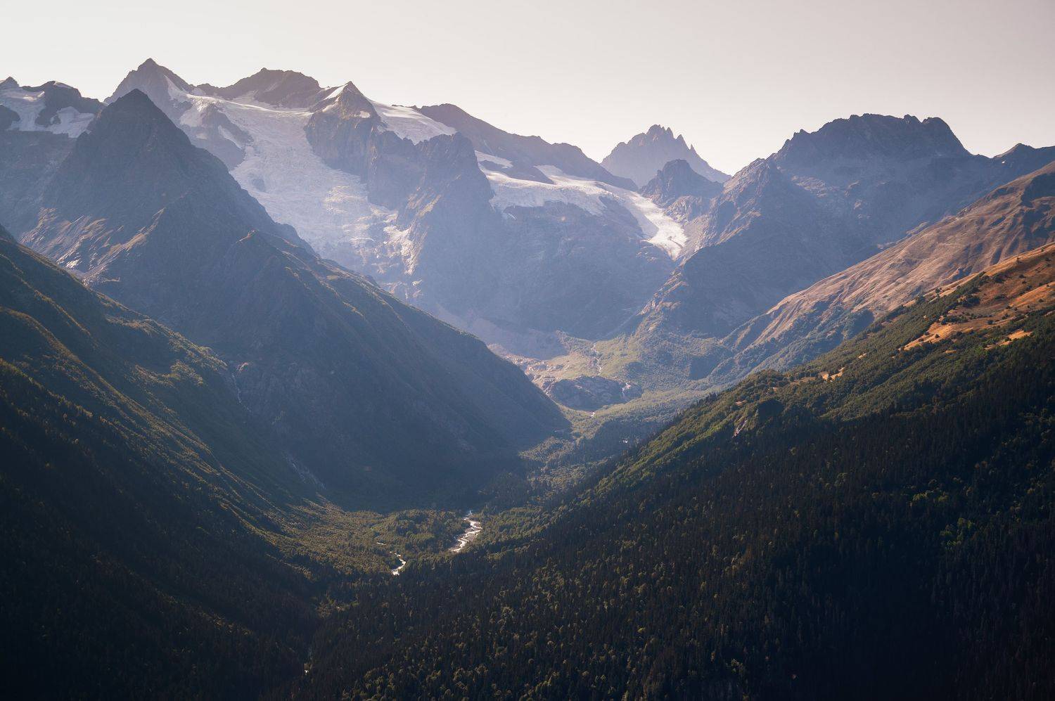 Утро над Домбаем.. Автор: Бугримов Егор dombay, landscape, mountains, range, nature, caucasus, plateau, morning, fog, summer,, Бугримов Егор