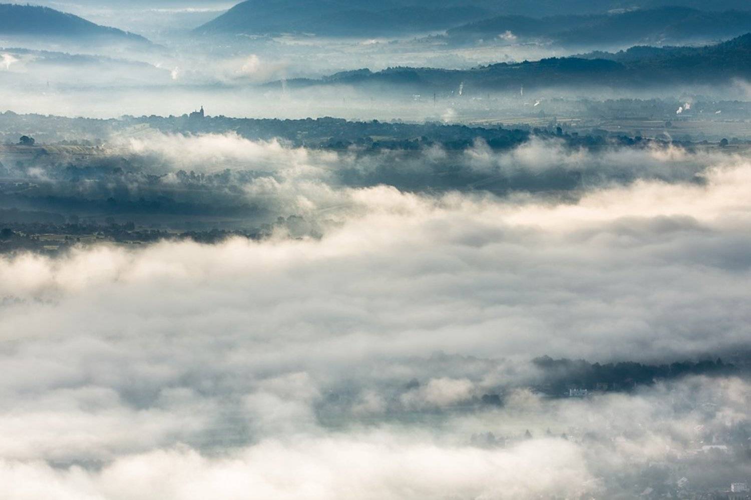 Above the clouds .... Автор: Boguslaw Strempel , Boguslaw Strempel