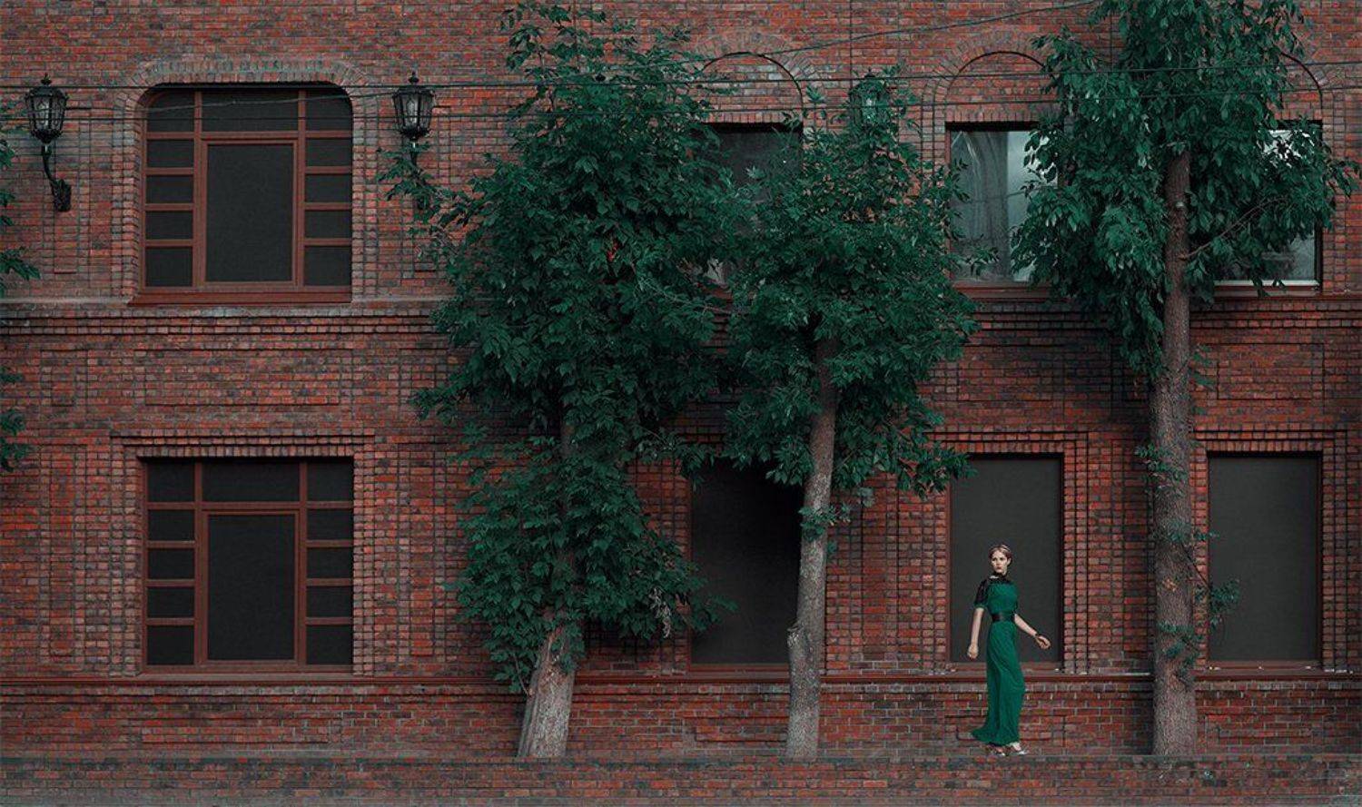 Color, Dress, Girl, Green, House, Old, Red, Street, Роман Филиппов