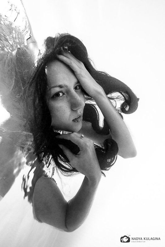 бассейн, модель, подводная съемка, подводное фото, фото Зазеркальеphoto preview