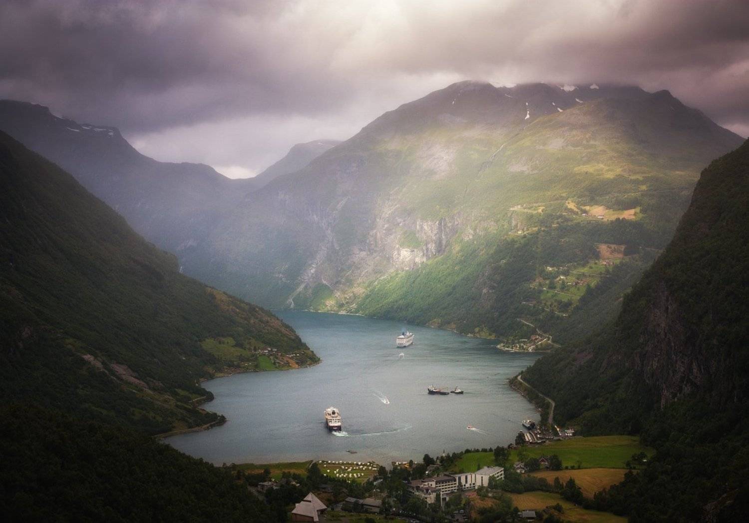 Пасмурная гавань. Автор: Евгений Матюшенков , Евгений Матюшенков