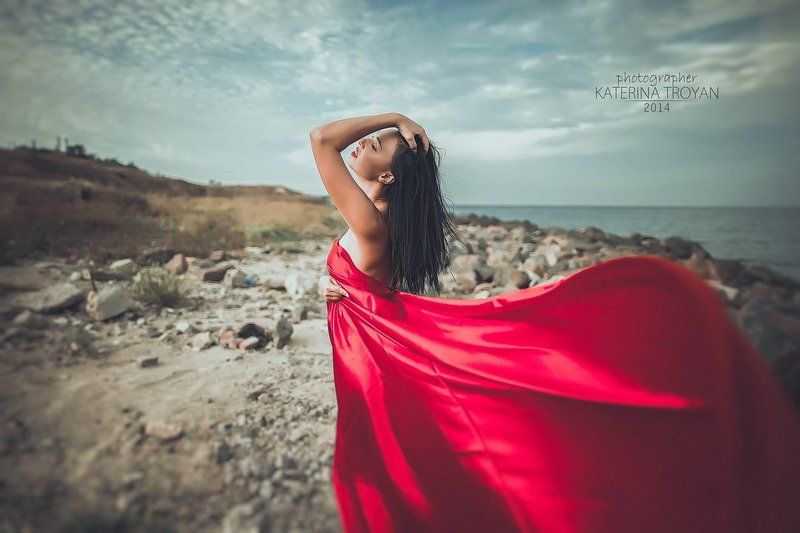 Lady in redphoto preview