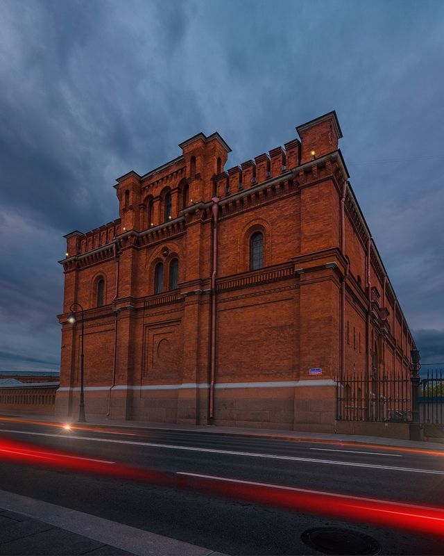 Ему идет красныйphoto preview