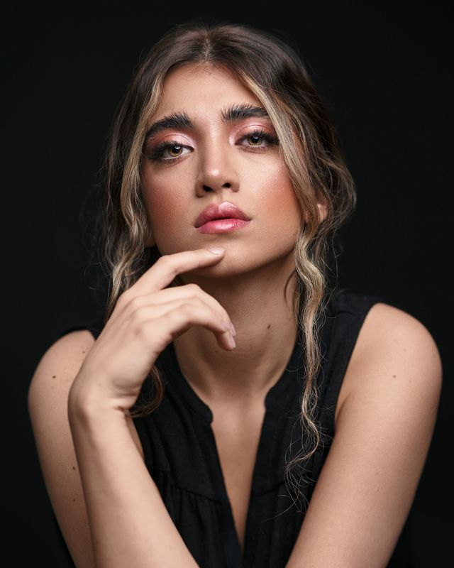 portrait dramatic light model girl photographer beauty art  ...photo preview