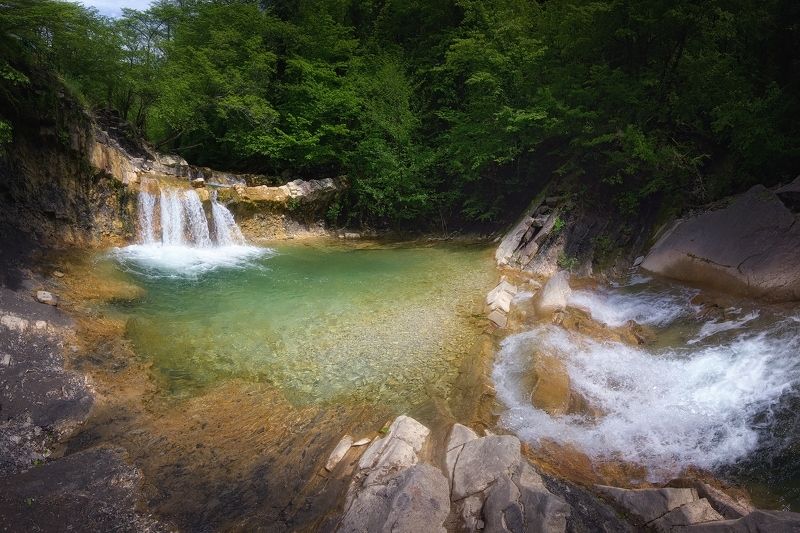горы, водопад, река У каскада горных водопадовphoto preview