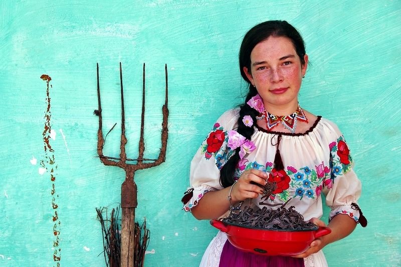 #romania, #travel, #portrait, #female, #traditional, #dress, #culture Romanianphoto preview